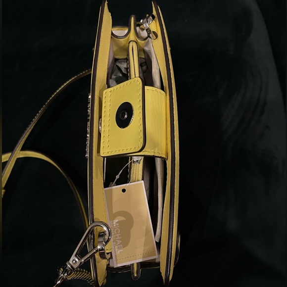NWT Michael Kors Rayne Crossbody in Sunshine - Picture 4 of 5